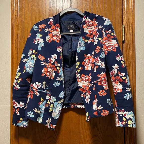 •SIMPLY STYLED• Large • Navy Floral Blazer - Picture 2 of 9